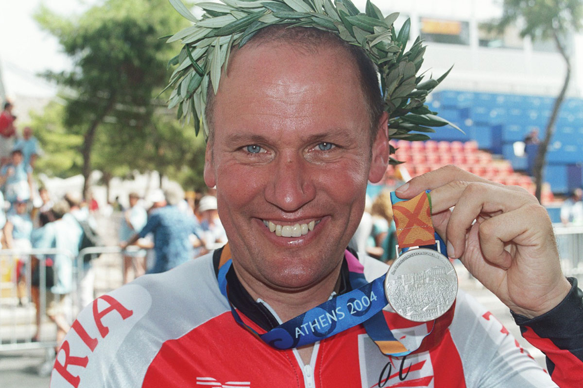 Wolfgang Dabernig mit Olympia-Medaille